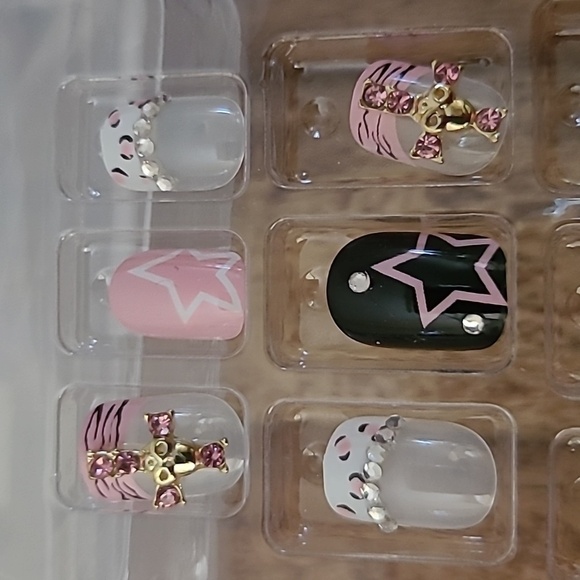 2/$16 3D Leopard & Stars Press on Nails - Picture 15 of 16